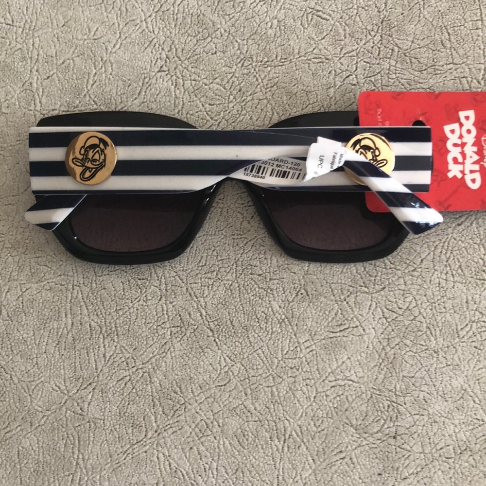 Disney Donald Duck adult sunglasses new - Picture 3 of 6